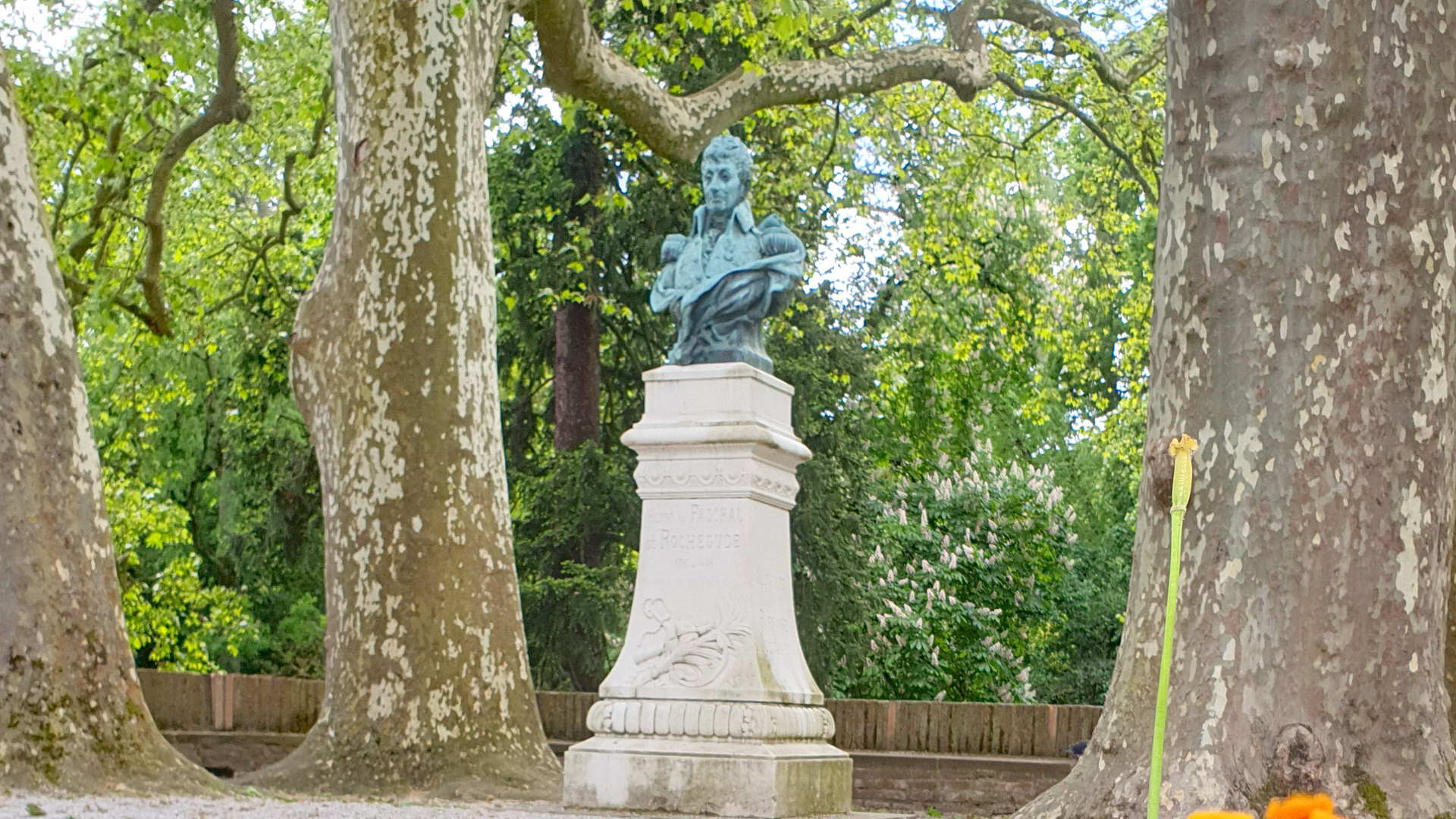 Albi Rochegude park, Statue of Admiral Paschal de Rochegude adorning the park
