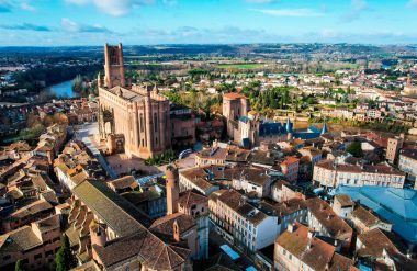 Fly over Albi and the perimeter listed as World Heritage: above the roofs the cathedral, the Saint-Salvi collegiate church, the BErbie palace, the covered market hall