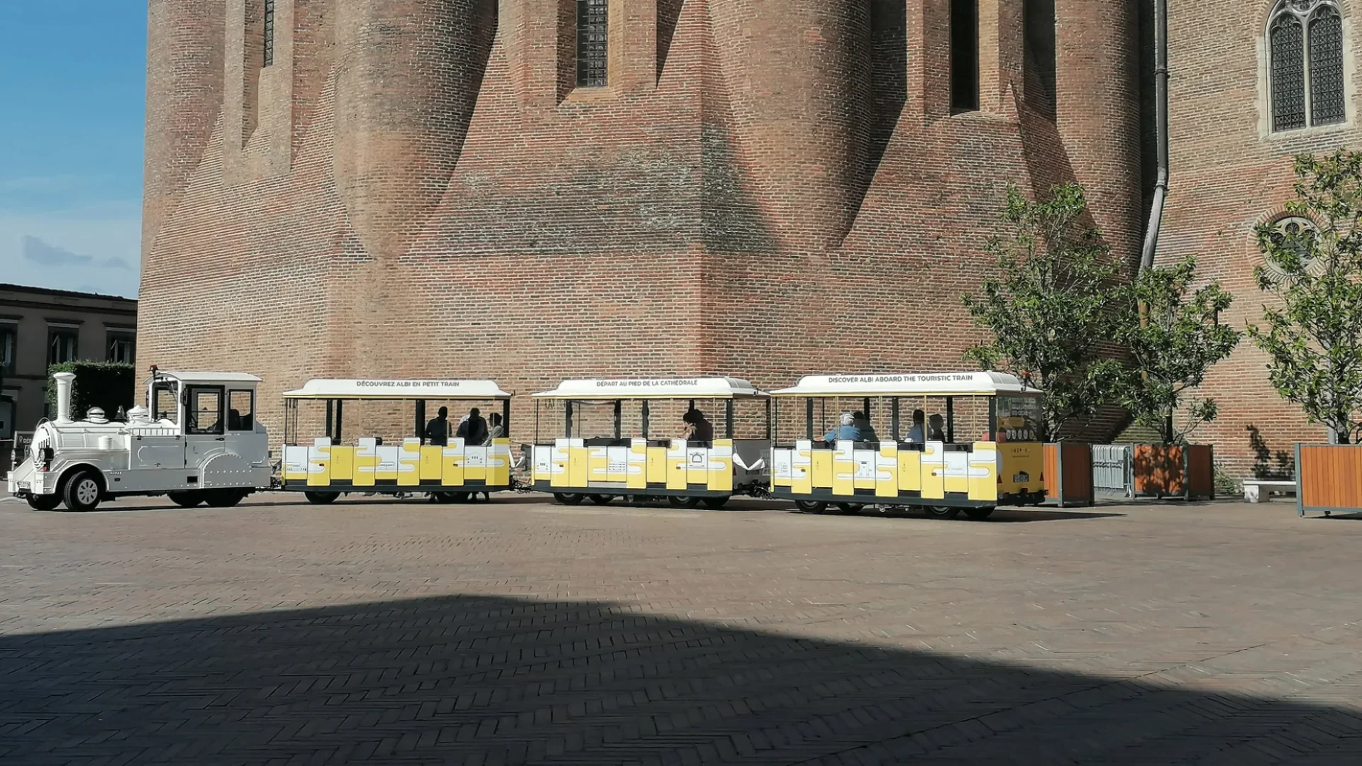 Albi - discovery by tourist train, departure from Place de la Cathedrale