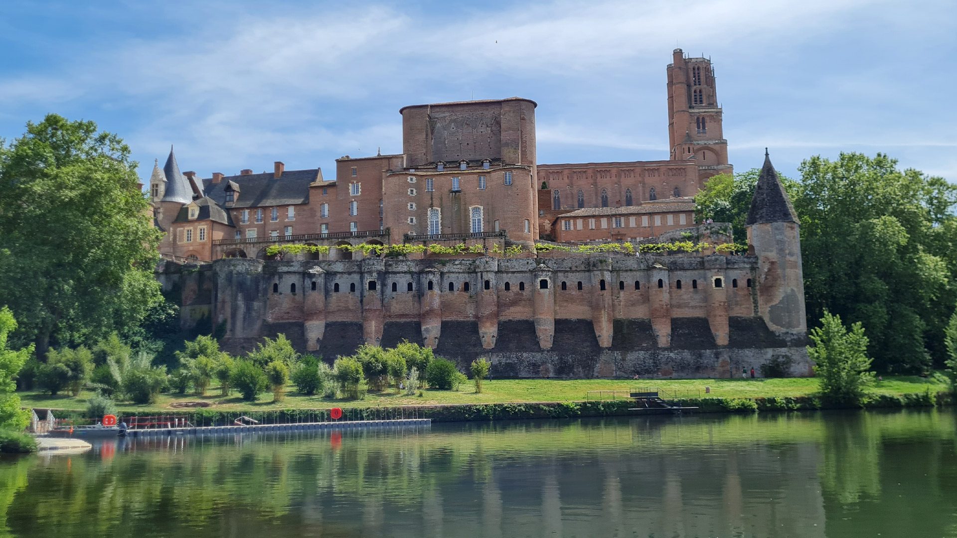 Albi-Cité-épiscopale panoramic view from the right bank