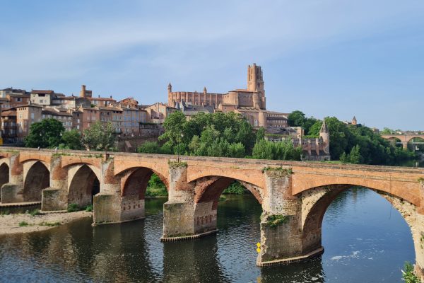 Albi, the old bridge - panoramic view of the episcopal group