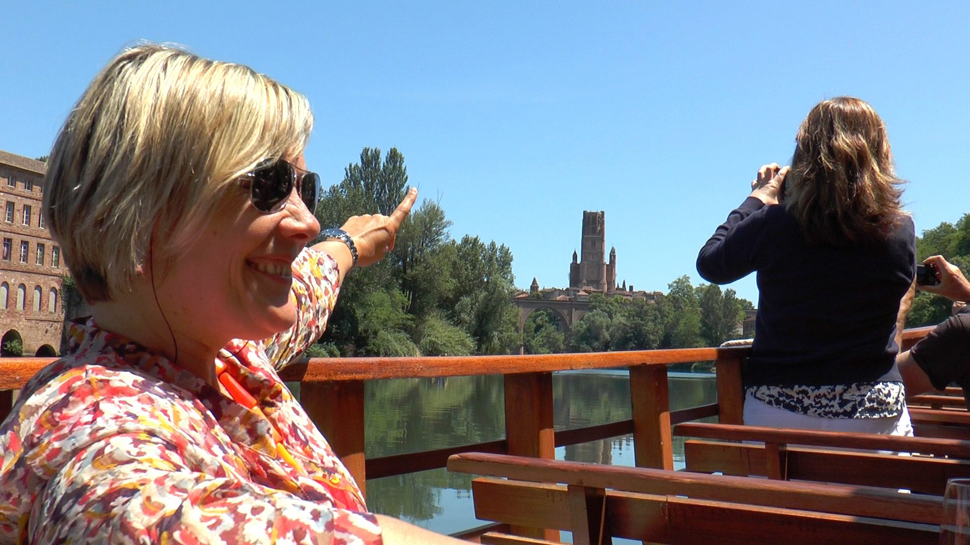Albi differently from a barge cruise on the Tarn - in summer