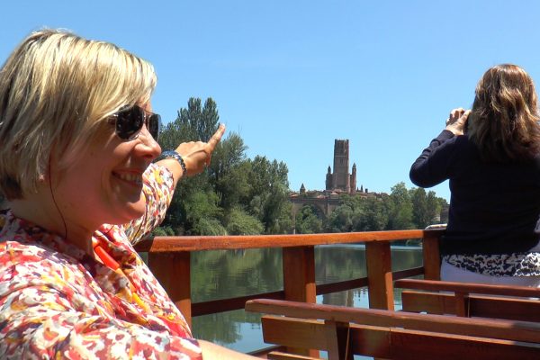 Albi differently from a barge cruise on the Tarn - in summer