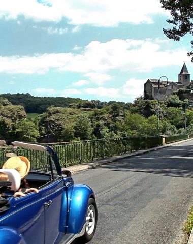 Ambialet の修道院、Chemin du Calvaire 経由で徒歩または車でアクセス