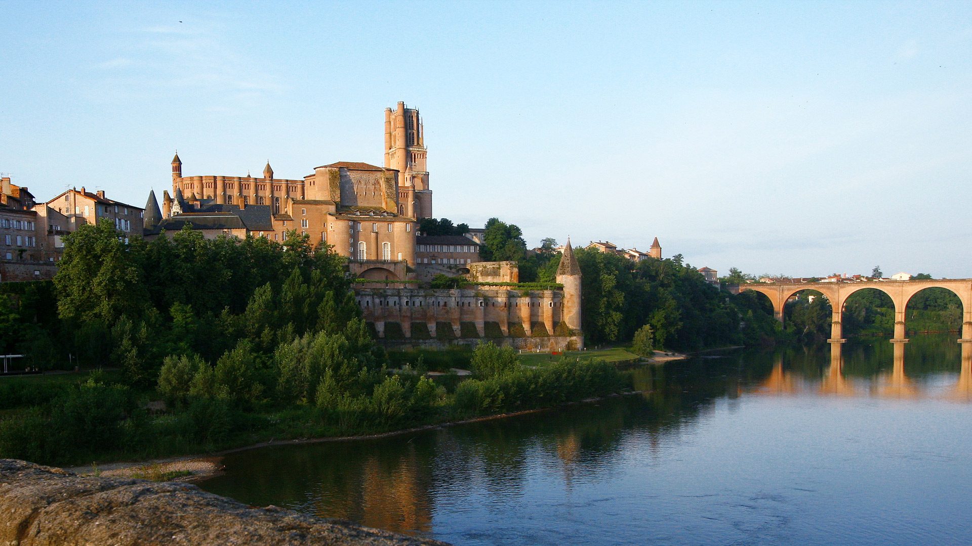 Albi, de bisschoppelijke groep, de rivier de Tarn: bestemmingsbezoek, verblijf, favoriet