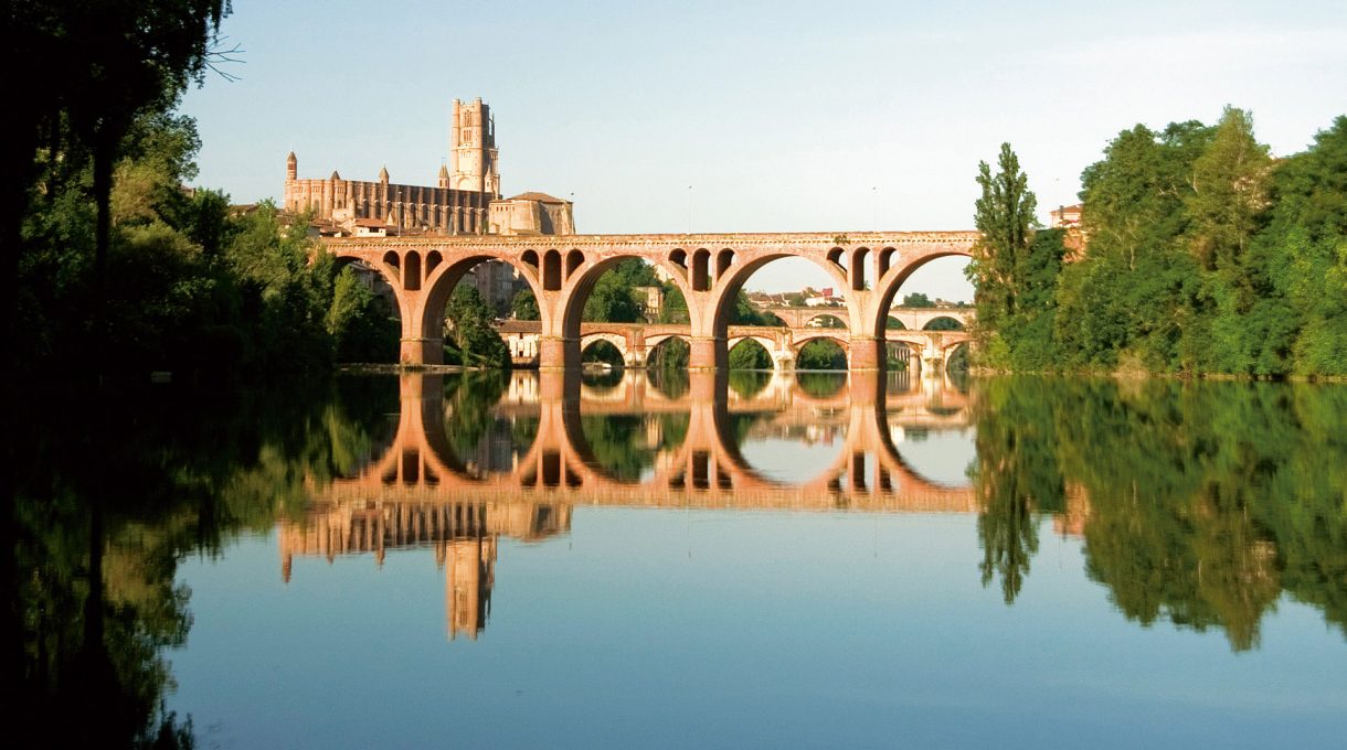 Albi, brick town at the foot of the Tarn river - panoramic view