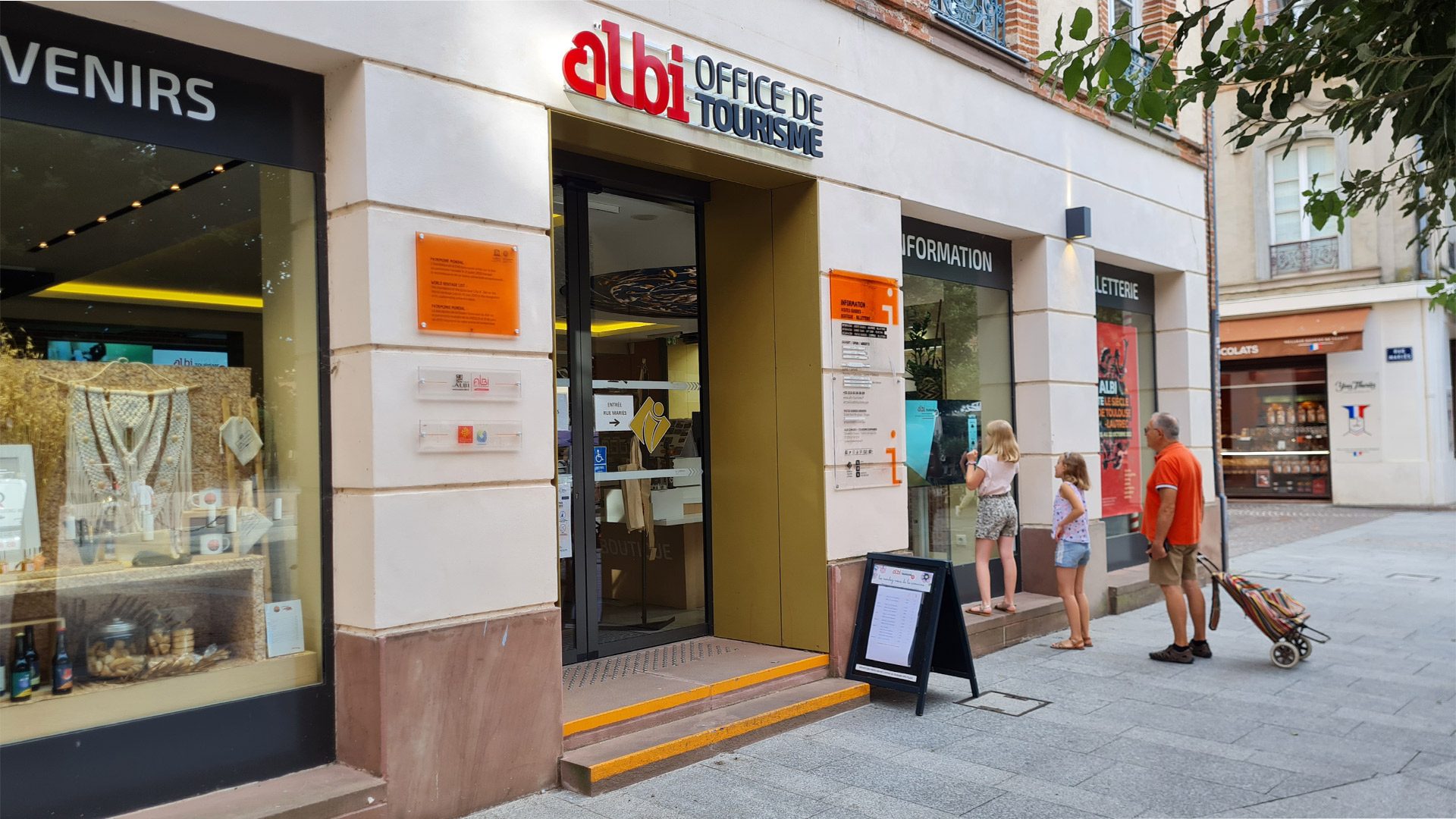 Expert en destinació a l'Oficina de Turisme d'Albi: assessorament, venda d'entrades, visites guiades, botiga
