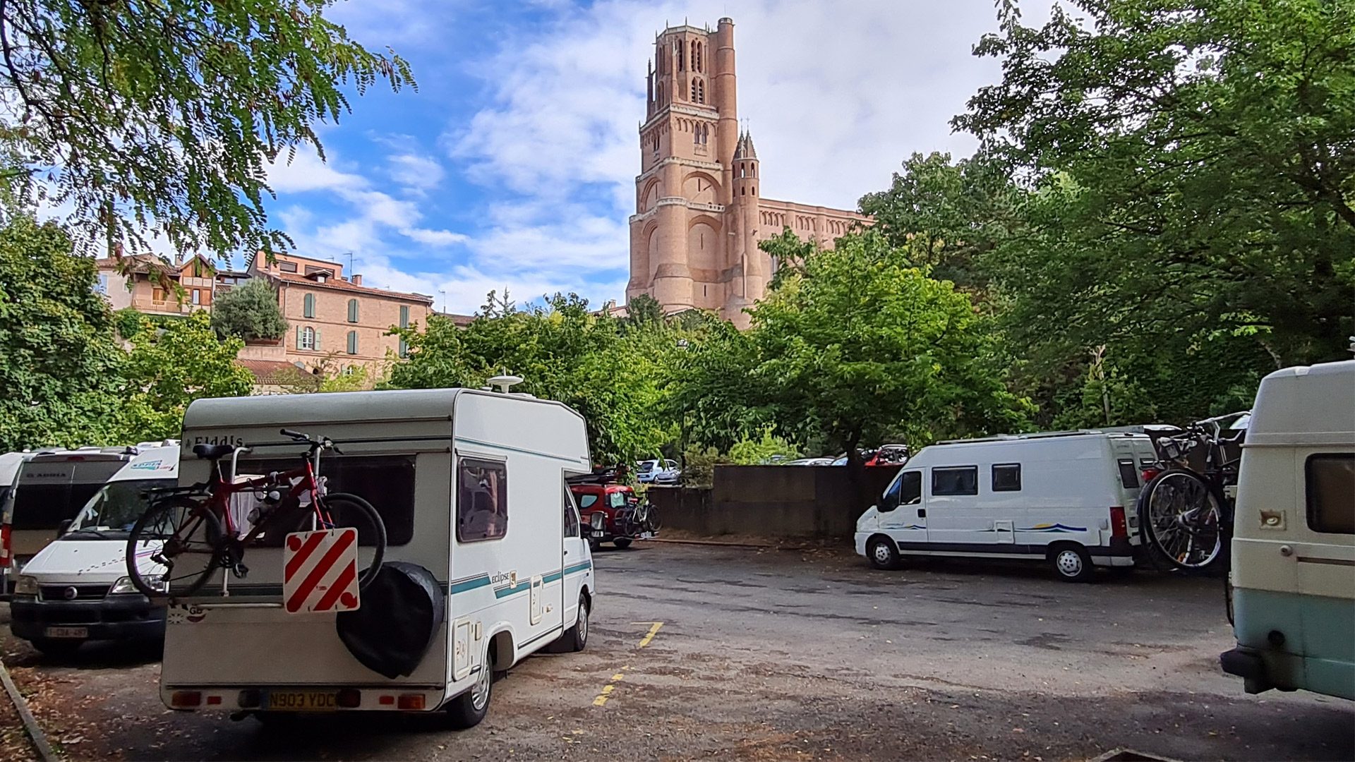 Where to park in Albi for motorhomes: car parks, sani stations
