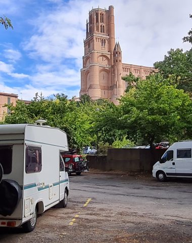 On aparcar a Albi per autocaravanes: aparcaments, estacions de sani
