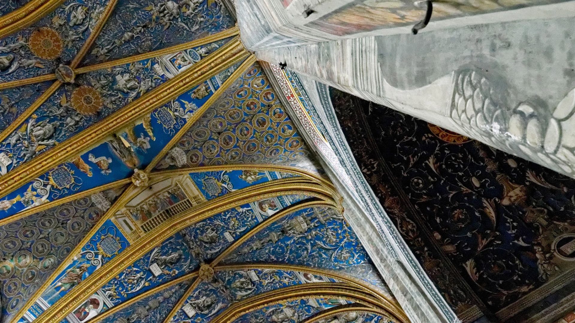 Close-up op de schilderijen van de kluis, de kathedraal van Albi