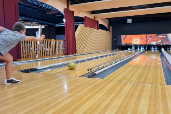 Have fun at the Albi Le Sequestre bowling alley